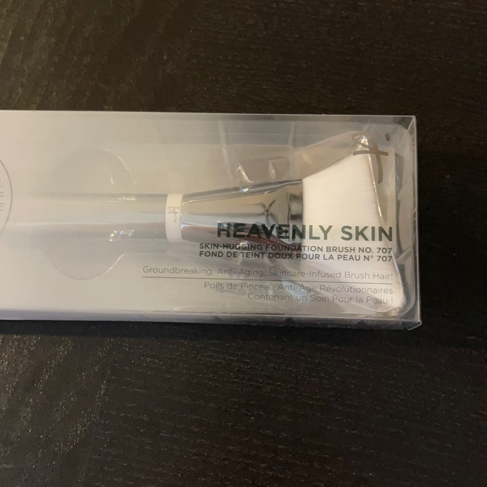 New in box Foundation brush